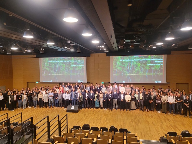 group_photo_s.jpg