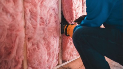 Renovations and urgent phase-out of fossil fuels needed to decarbonise heating in Europe