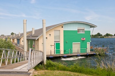 Casa flutuante verde